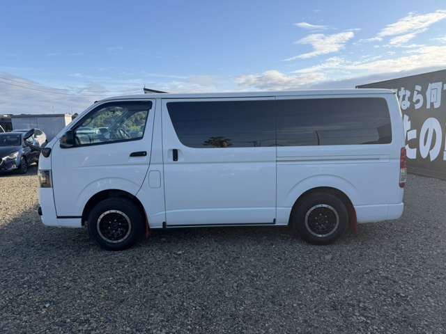 Toyota Hiace Van 6
