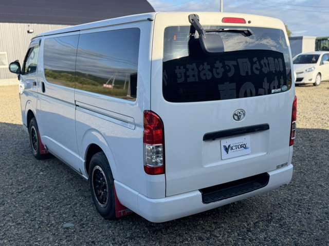 Toyota Hiace Van 7
