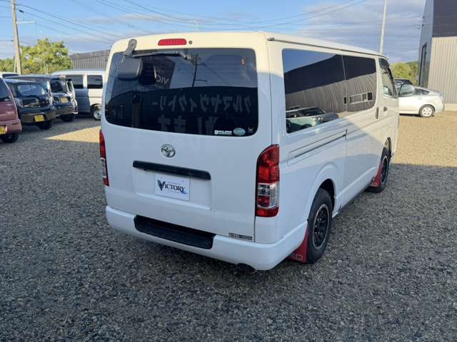 Toyota Hiace Van 9