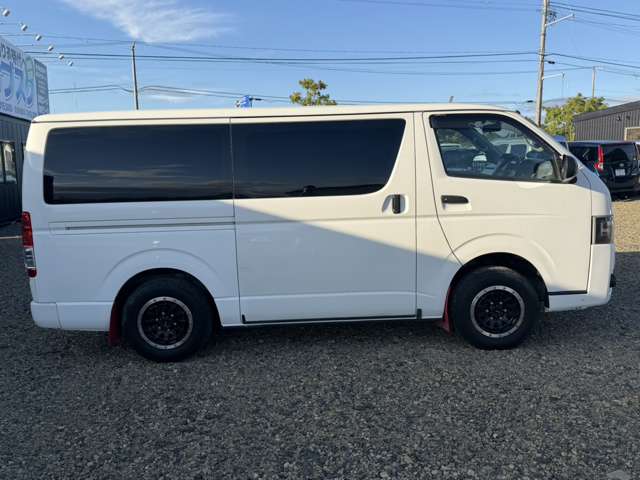 Toyota Hiace Van 10
