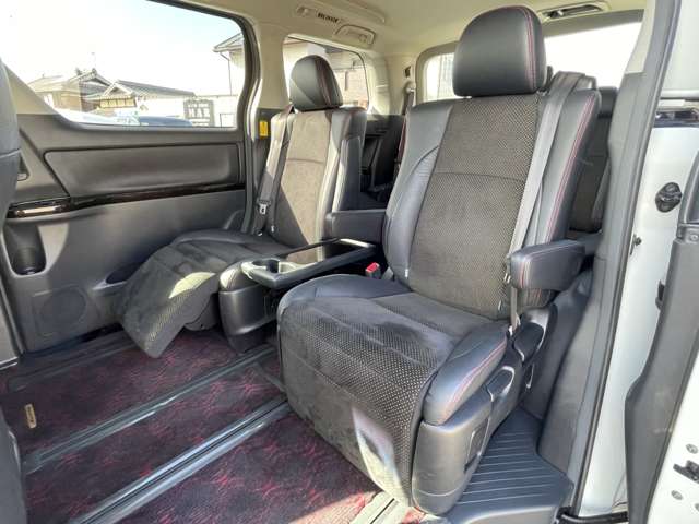 Toyota Vellfire 6