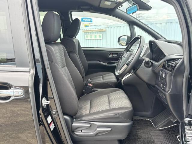 Toyota Voxy 2