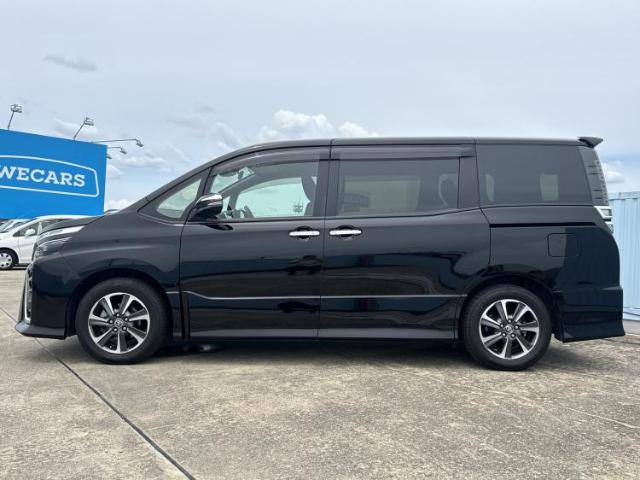 Toyota Voxy 5