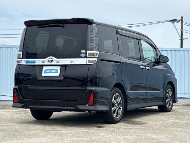 Toyota Voxy 6