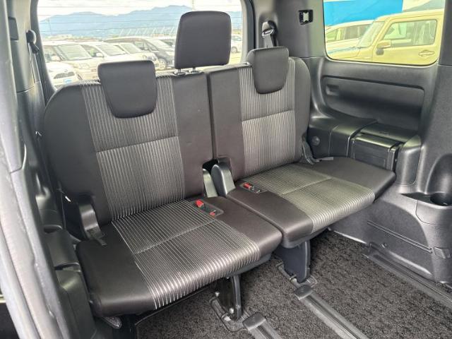 Toyota Voxy 8