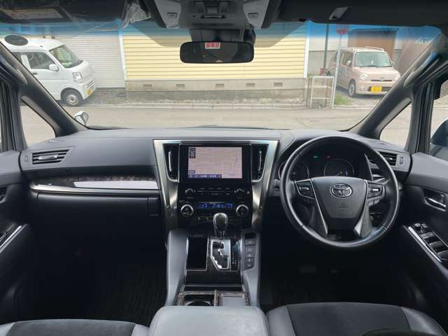 Toyota Alphard 2