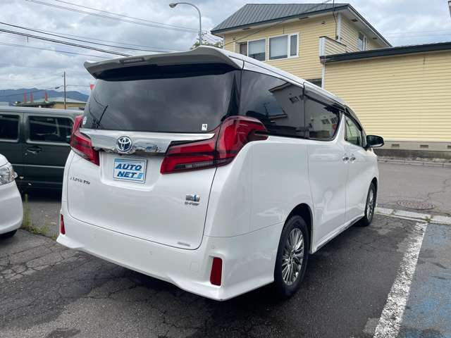 Toyota Alphard 3