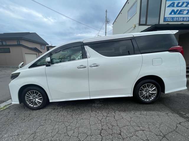 Toyota Alphard 6