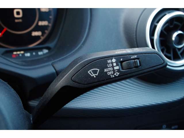 Audi Q2 11