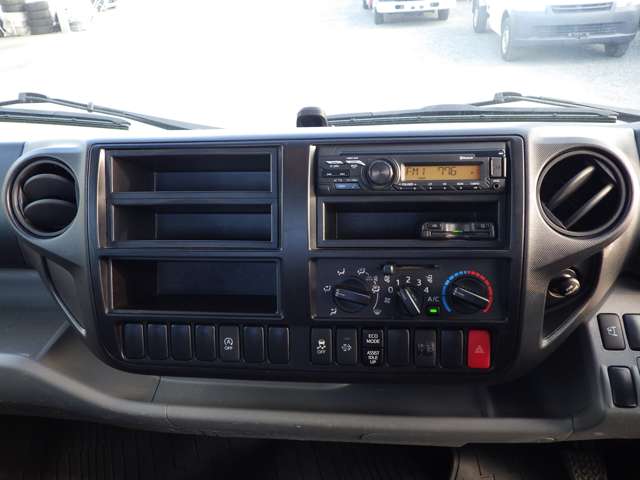 Hino Dutro 12