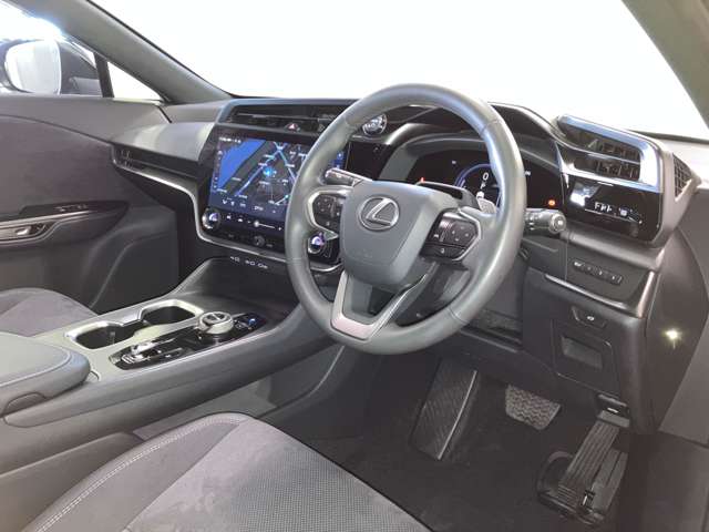 Lexus RZ 5