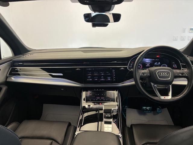 Audi Q7 6