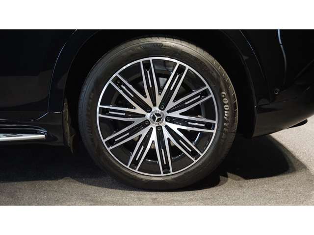 Mercedes-Benz EQS SUV 12