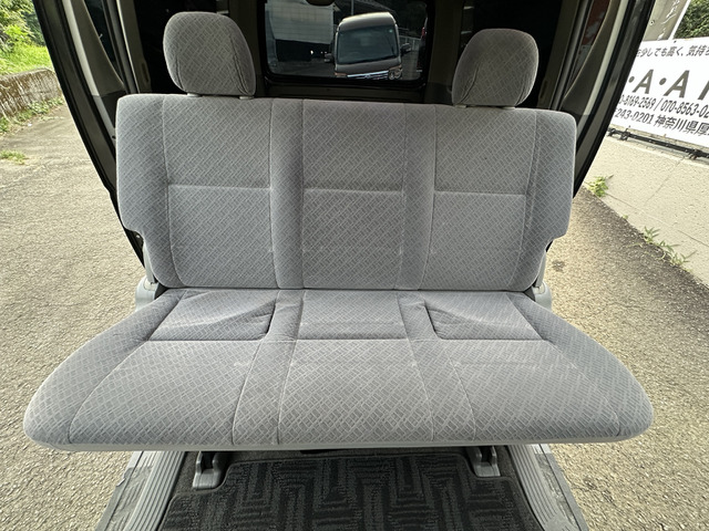 Toyota Hiace Van 12