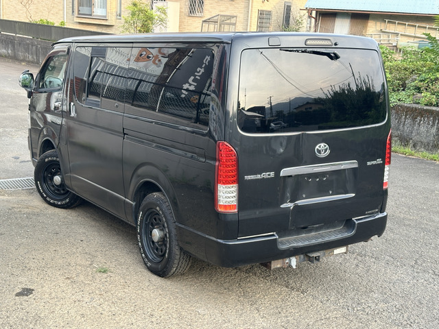 Toyota Hiace Van 5