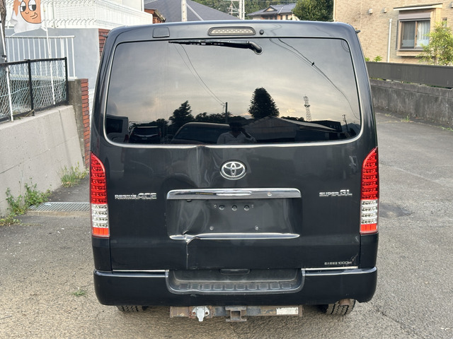 Toyota Hiace Van 6