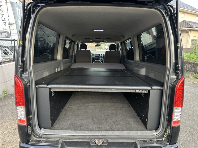 Toyota Hiace Van 8