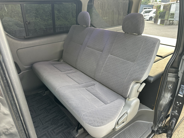 Toyota Hiace Van 9