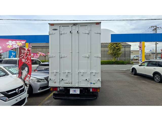 Isuzu Elf 8