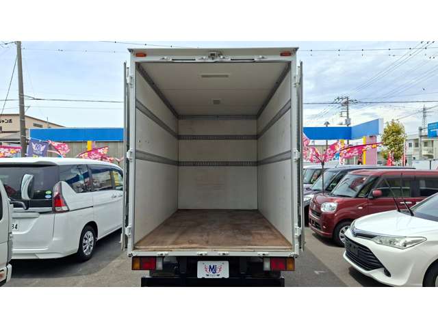 Isuzu Elf 9