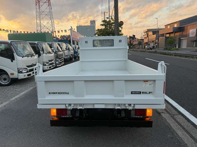 Isuzu Elf 11