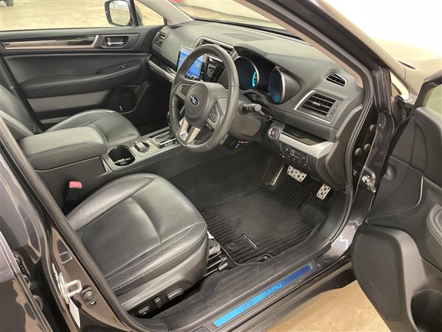 Subaru Legacy Outback 11