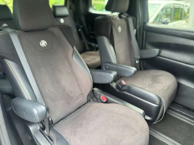 Toyota Alphard 6