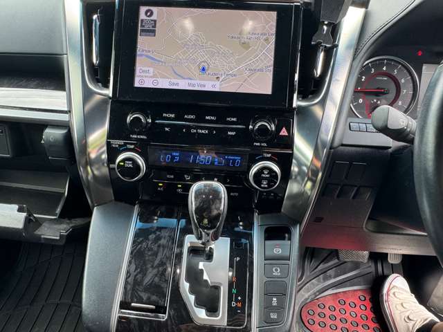 Toyota Alphard 8