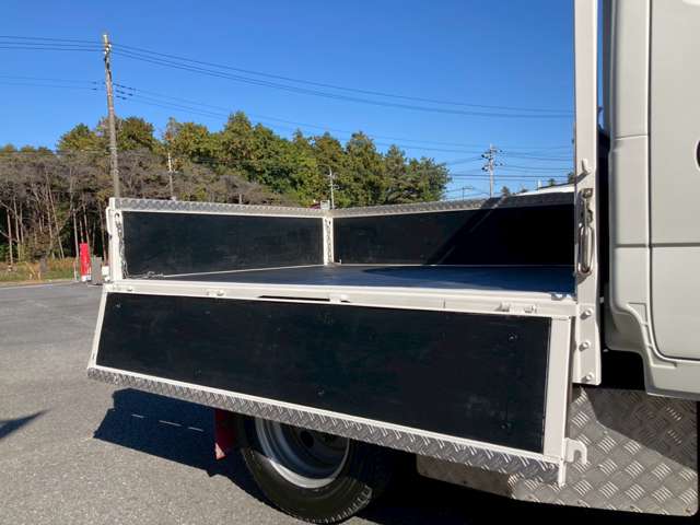 Isuzu Elf 12