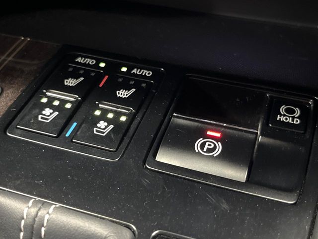 Lexus RX 9