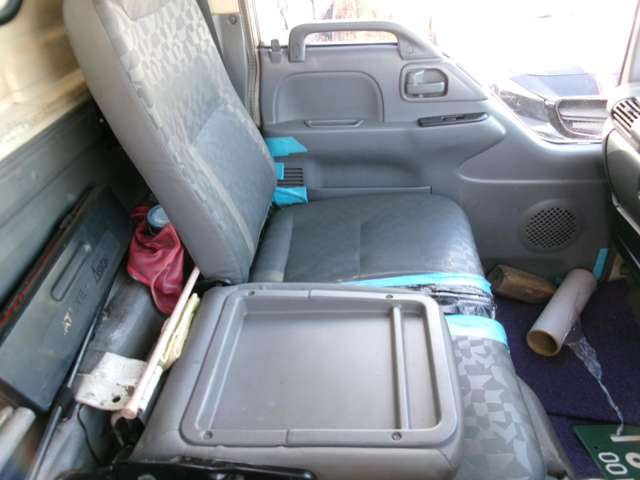 Isuzu Elf 12