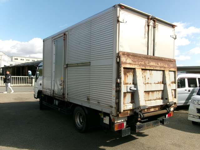 Isuzu Elf 4