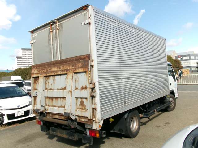 Isuzu Elf 6