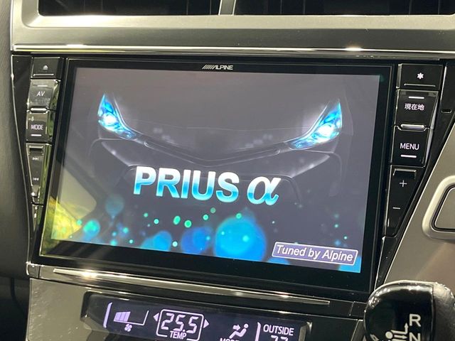 Toyota Prius α 5