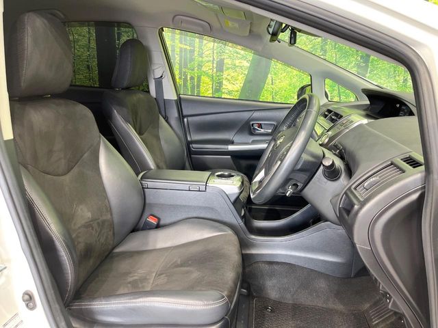 Toyota Prius α 8