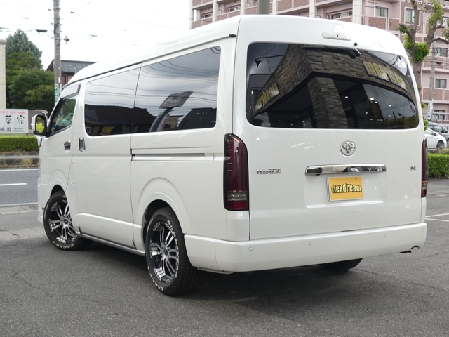 Toyota Hiace 4
