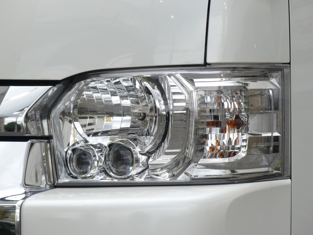 Toyota Hiace 7