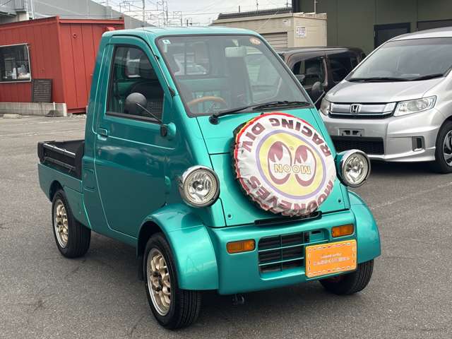 Daihatsu Midget II 11