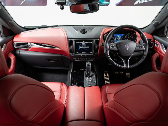 Maserati Levante 4