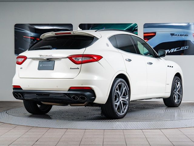 Maserati Levante 5