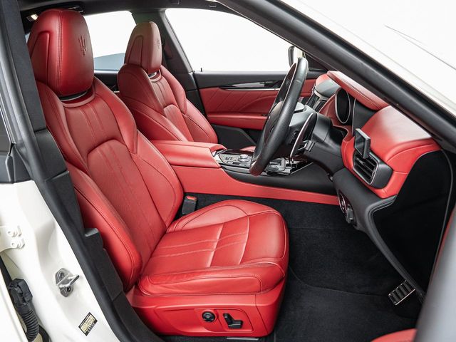 Maserati Levante 8
