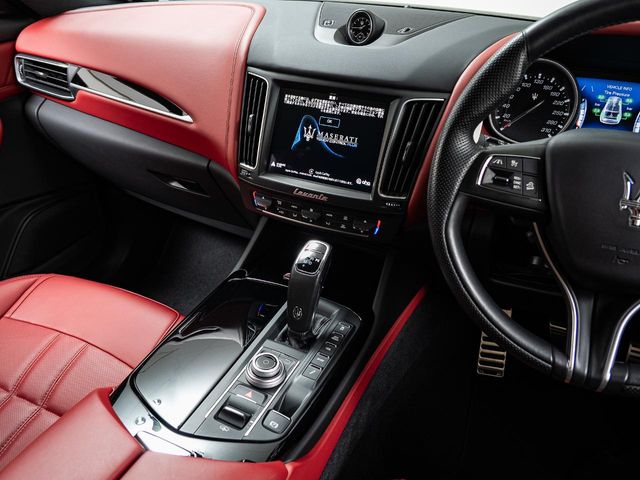 Maserati Levante 10
