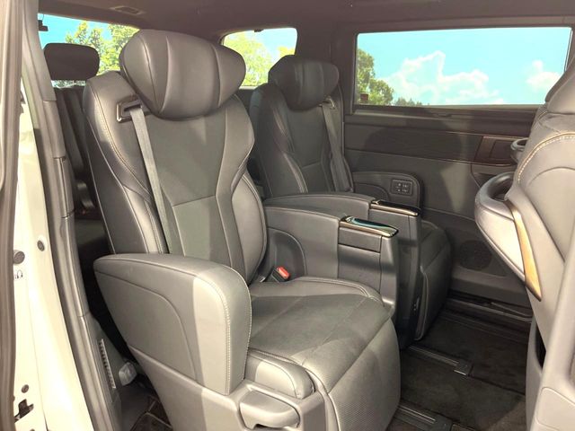 Toyota Alphard 9