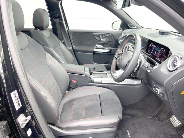 Mercedes-Benz GLB 11