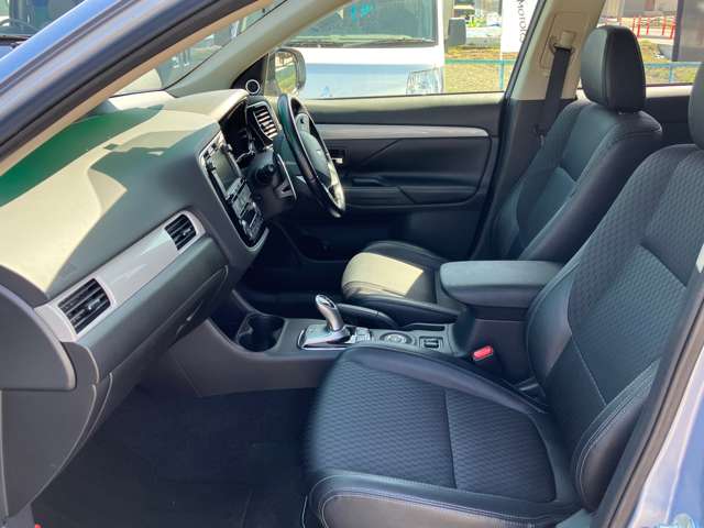 Mitsubishi Outlander PHEV 12