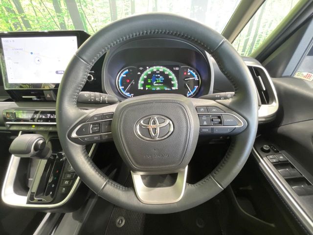 Toyota Voxy 12