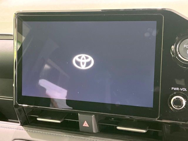 Toyota Voxy 3