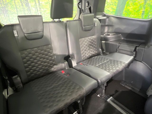 Toyota Voxy 10