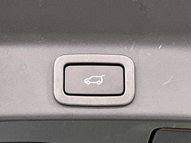 Jaguar F-Pace 11