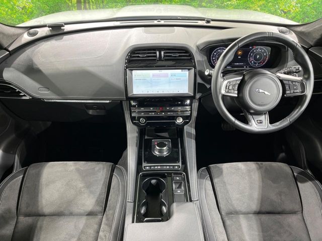 Jaguar F-Pace 2